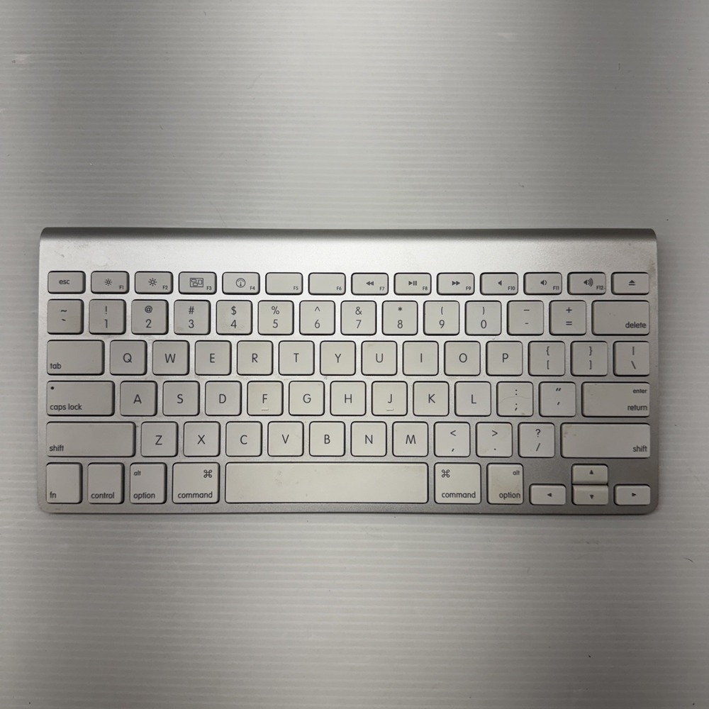 Apple A1314 Bluetooth Wireless Keyboard‎ Aluminum White